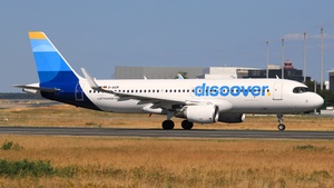 Photo of D-AIUR - Airbus A320-214 operated by Discover Airlines