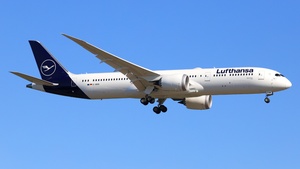 Photo of D-ABQB - Boeing 787-9 Dreamliner operated by Lufthansa