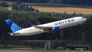 Photo of N673UA - Boeing 767-322(ER) operated by United Airlines