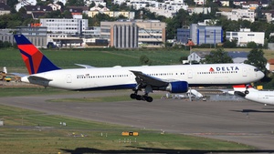 Photo of N828MH - Boeing 767-432(ER) operated by Delta Air Lines