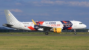 Photo of EC-LVU - Airbus A320-214 operated by Vueling