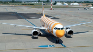 Photo of D-AICU - Airbus A320-214 operated by Condor
