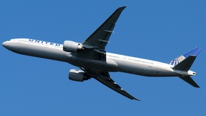 Photo of N2142U - Boeing 777-322(ER) operated by United Airlines