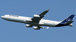 Photo of D-AIFE - Airbus A340-313 operated by Lufthansa