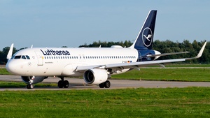 Photo of D-AIUI - Airbus A320-214 operated by Lufthansa