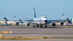 Photo of D-ABYT - Boeing 747-830 operated by Lufthansa