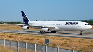 Photo of D-AIGX - Airbus A340-313 operated by Lufthansa