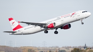 Photo of OE-LBC - Airbus A321-111 operated by Austrian Airlines