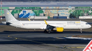 Photo of EC-NLX - Airbus A321-211 operated by Vueling