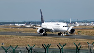 Photo of D-ABPB - Boeing 787-9 Dreamliner operated by Lufthansa