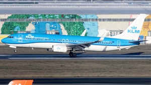 Photo of PH-BXE - Boeing 737-8K2 operated by KLM Royal Dutch Airlines