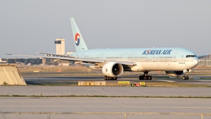 Photo of HL8218 - Boeing 777-3B5(ER) operated by Korean Air