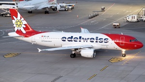 Photo of HB-JJK - Airbus A320-214 operated by Edelweiss Air