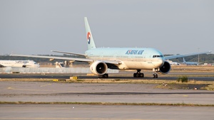 Photo of HL8218 - Boeing 777-3B5(ER) operated by Korean Air