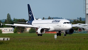 Photo of D-AIZI - Airbus A320-214 operated by Lufthansa