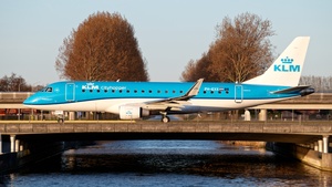 Photo of PH-EXX - Embraer ERJ-175STD operated by KLM Cityhopper