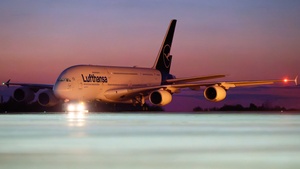 Photo of D-AIMC - Airbus A380-841 operated by Lufthansa