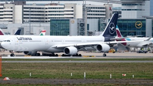 Photo of D-AIHF - Airbus A340-642 operated by Lufthansa