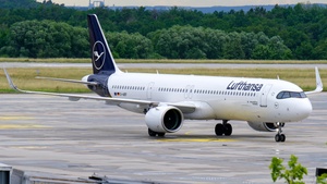 Photo of D-AIEF - Airbus A321-271NX operated by Lufthansa