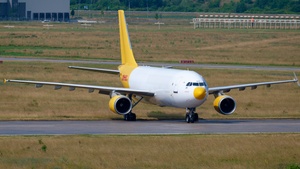 Photo of EI-LDF - Airbus A300B4-605R(F) operated by ASL Airlines Ireland