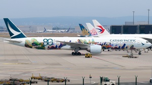 Photo of B-KQU - Boeing 777-367(ER) operated by Cathay Pacific Airways