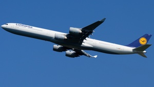 Photo of D-AIHW - Airbus A340-642 operated by Lufthansa