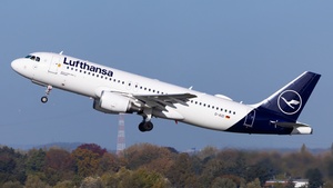 Photo of D-AIZI - Airbus A320-214 operated by Lufthansa