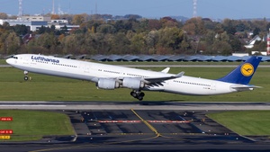 Photo of D-AIHY - Airbus A340-642 operated by Lufthansa