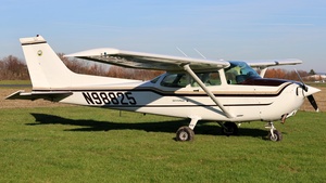 Photo of N98825 - Cessna 172P Skyhawk II operated by Darmstadt Flying Club