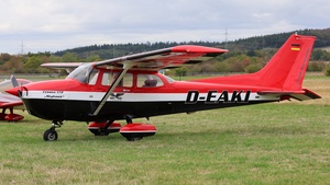 Photo of D-EAKI - Cessna 172R Skyhawk operated by Flugschule Stahnke