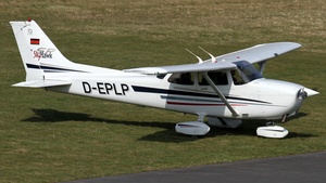 Photo of D-EPLP - Cessna 172S Skyhawk SP operated by FSM Flugschule Marl