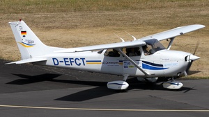Photo of D-EFCT - Cessna 172S Skyhawk SP operated by Fliegerclub Region Trier