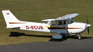 Photo of D-ECUB - Reims-Cessna F172N Skyhawk II operated by Flugschule KölnBonn