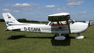 Photo of D-EGMM - Cessna 172S Skyhawk SP operated by FFL Flugschule
