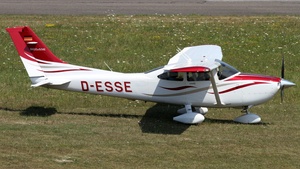 Photo of D-ESSE - Cessna 182T Skylane operated by Private