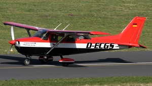 Photo of D-ECGS - Cessna 172S Turbo Skyhawk JT-A operated by Flugschule Stahnke