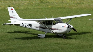 Photo of D-EFPB - Cessna 172R Skyhawk operated by Kölner Klub für Luftsport
