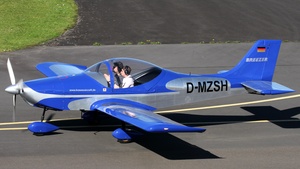 Photo of D-MZSH - Breezer B400-6 operated by Klees.Aero