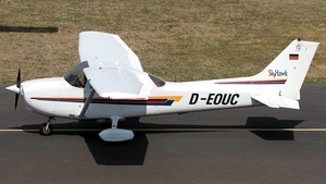 Photo of D-EOUC - Cessna 172R Skyhawk II operated by Luftsportclub Hamm