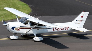 Photo of D-EDKW - Cessna 172S Skyhawk SP operated by Luftsportclub und Flugschule Arnsberg