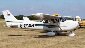 Photo of D-ECMV - Cessna 172S Skyhawk SP operated by Kurhessischer Verein für Luftfahrt