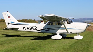 Photo of D-ESED - Cessna 172S Skyhawk SP operated by Motorflug Münster