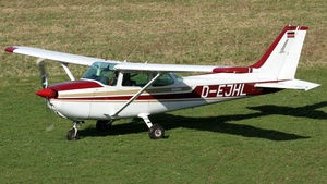 Photo of D-EJHL - Cessna 172N Skyhawk II operated by Motorflug Grenzland