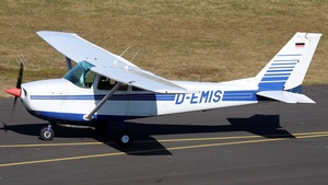 Photo of D-EMIS - Reims-Cessna F172H Skyhawk operated by Private