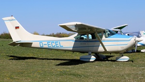 Photo of D-ECEL - Cessna 182R Skylane operated by Private