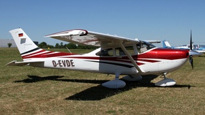 Photo of D-EVDE - Cessna 182T Skylane operated by Private