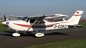 Photo of D-EDRJ - Cessna 182S Skylane operated by Private