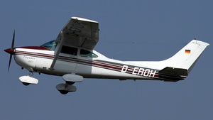 Photo of D-EROH - Cessna 182R Skylane II operated by Private