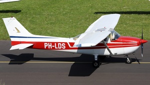 Photo of PH-LDS - Reims-Cessna F172M Skyhawk operated by Private