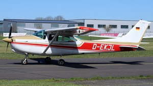 Photo of D-EKJL - Cessna R182 Skylane RG operated by Private